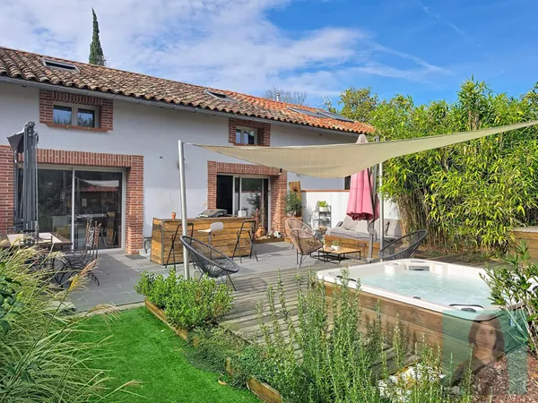 Maison de caractère T6 de150 m² env. domaine du château, avec piscine et jacuzzi privatifs
