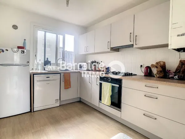 EXCLUSIVITE A VENDRE BREST BRANDA LOCATAIRE EN PLACE APPARTEMENT T5 4 CHAMBRES AVEC BALCON ASCENSEUR