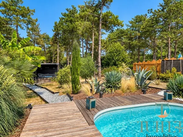 MORNAC-SUR-SEUDRE - UNE MAISON CONTEMPORAINE UNIQUE AU COEUR D