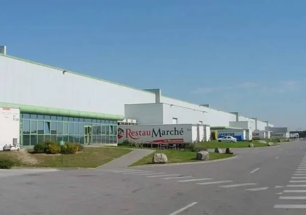 Entrepôt 42850 m²