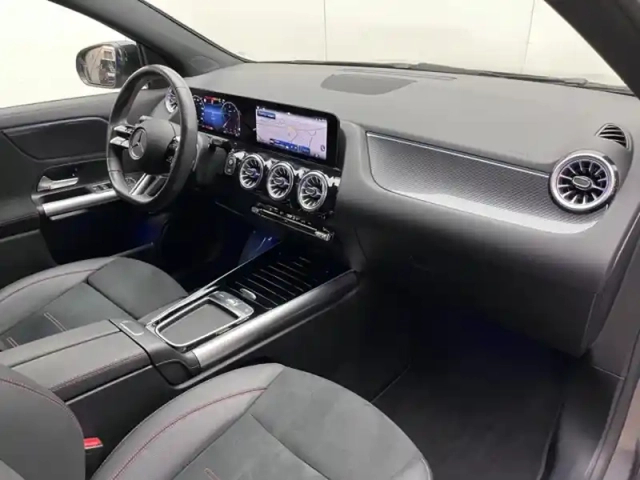 Mercedes Gla 200 d amg line — photo 19