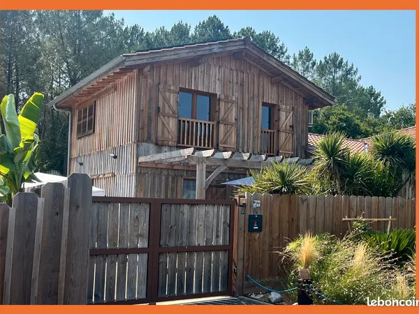 Maison bois en bordure de forêt