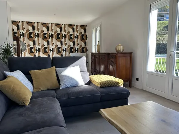 Maison 4 pièces, 133 m2 habitables, avec garage, cave, chauf