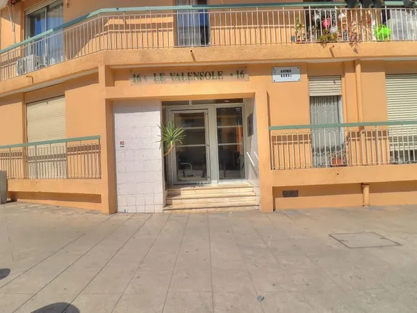 - STUDIO 34 m² à rafraichir - NICE SAINT-SYLVESTRE