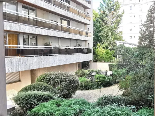 Beau Studio avec balcon dans résidence au calme