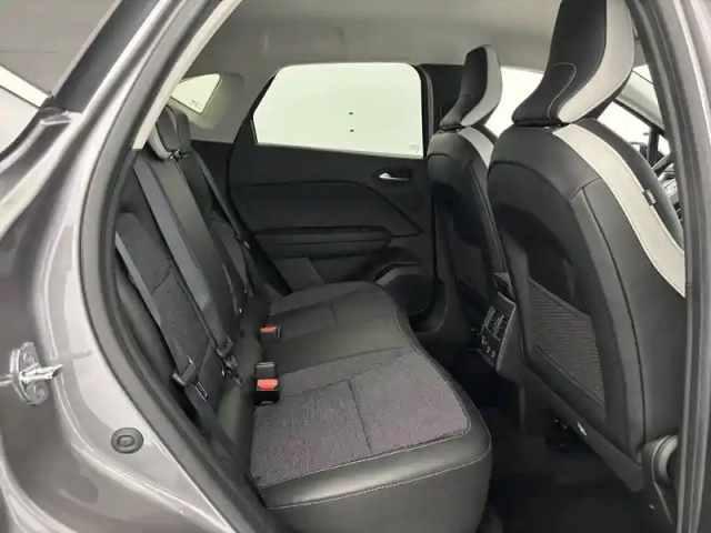 Renault Captur e-tech 145 - 21 — photo 16
