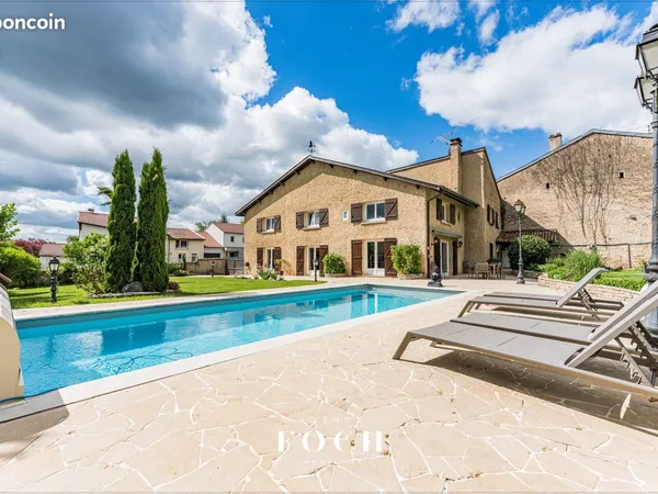 Propriété 7 pièces 219 m²