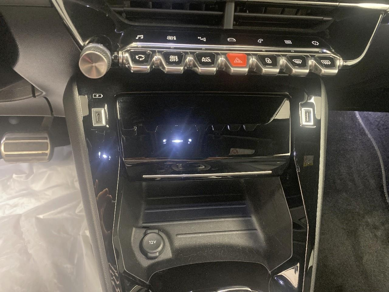 Peugeot 2008 bluehdi 130 s&s eat8 gt — photo 15