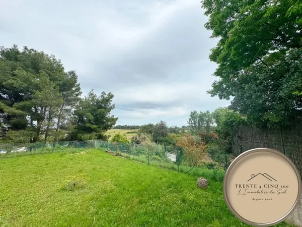 Terrain constructible 918 m²