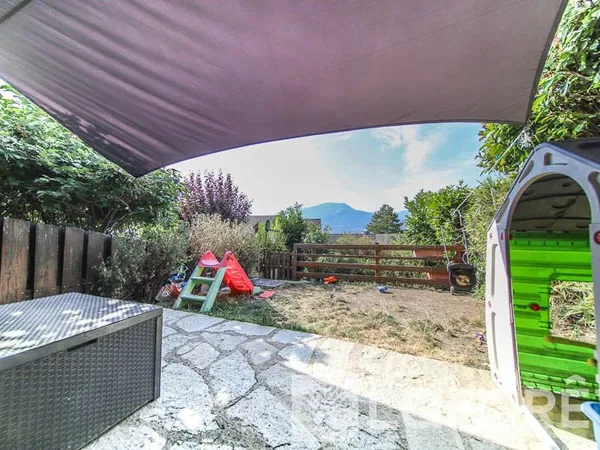 **APPARTEMENT TYPE 3 + PARKING - EMBRUN - 3 pièces
