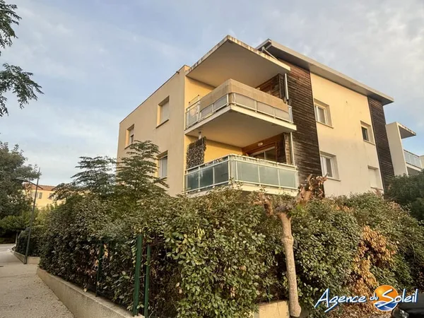 Appartement T2 récent, terrasse, 2 pl. de park