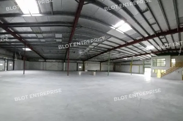 Entrepôt 1115 m²