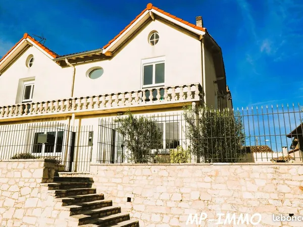 Maison 8 pièces 214 m²
