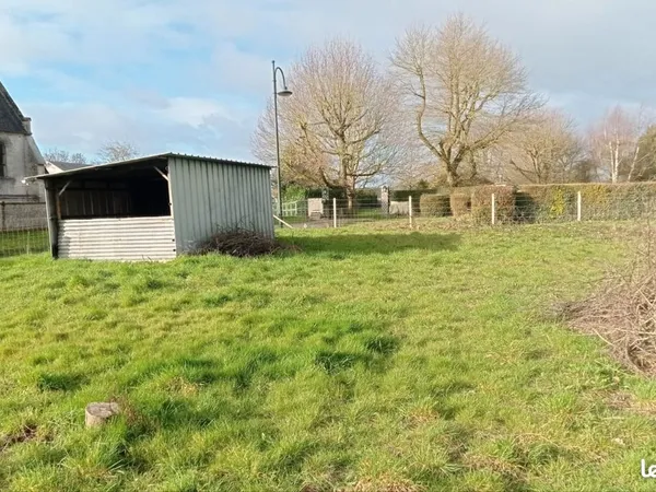 Terrain construtible 1200 m2 lieu dit La Cambe