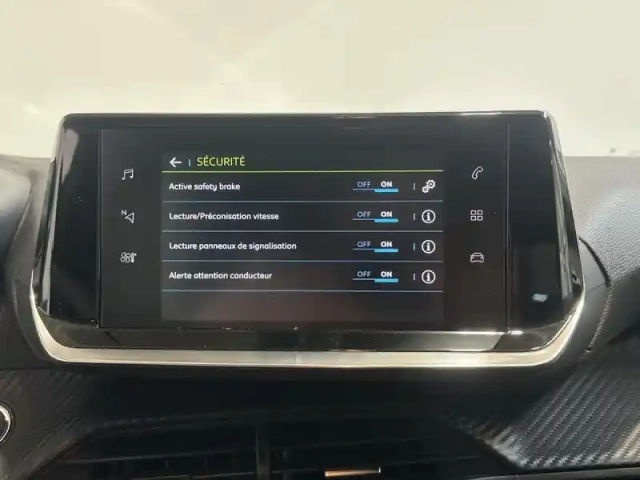 Peugeot 208 e- 136ch active — photo 15