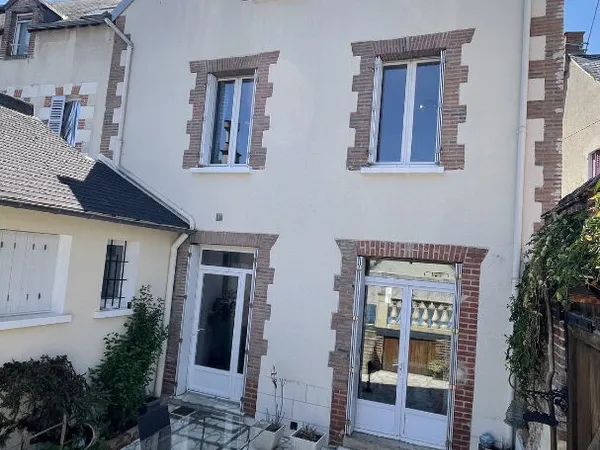 Maison Romorantin Lanthenay 10 pièce(s) 173.71 m2