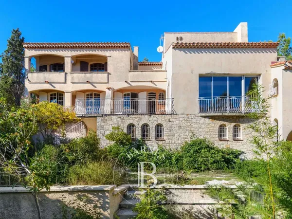 Maison 8 pièces 240 m²