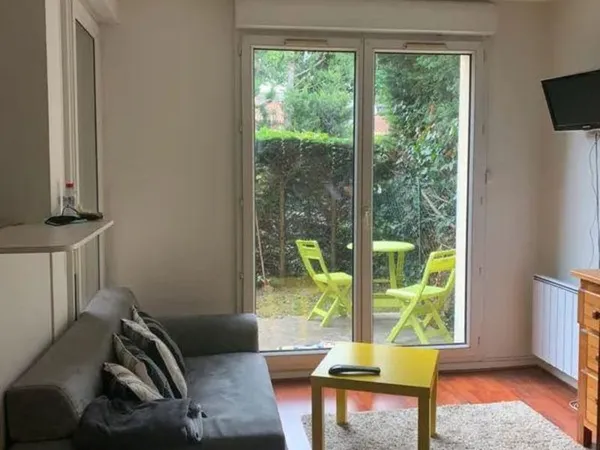 BEAU STUDIO MEUBLE 23 m2 A TOULOUSE