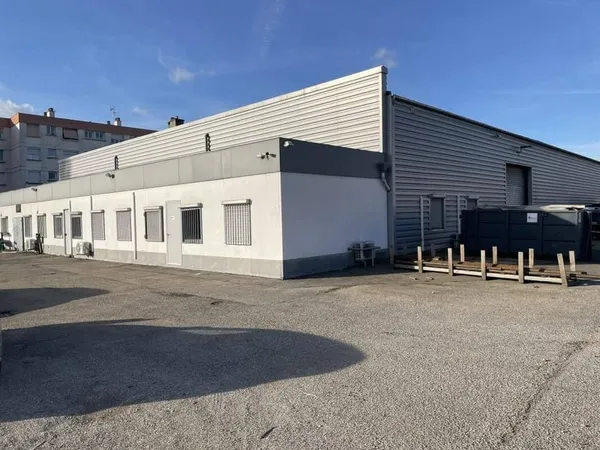Local d'activité 1225 m²