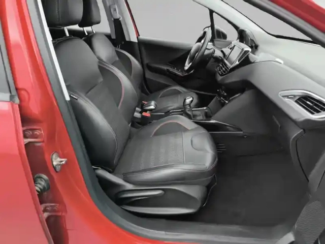 Peugeot 2008 1.2 puretech 110ch s&amp;s bvm5 — photo 9