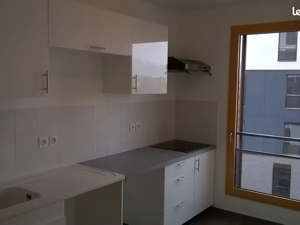 Appartement - 2 pièces - 46.7 M² - Terrasse 6.77M² - Garage