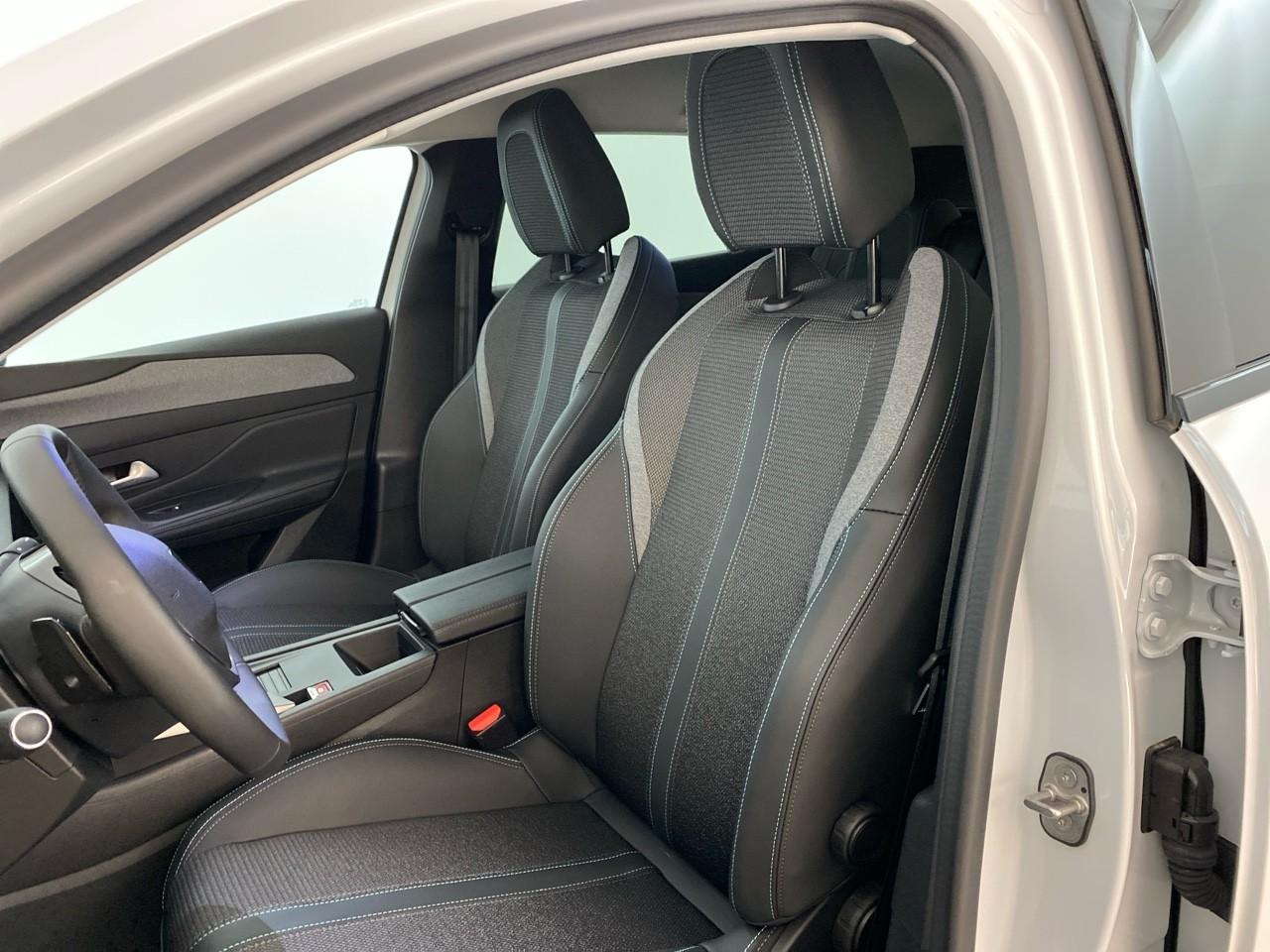 Peugeot 308 hybrid 145 e-dcs6 allure — photo 9