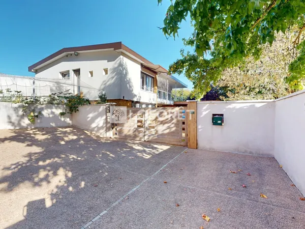 Maison 7 pièces 198 m²