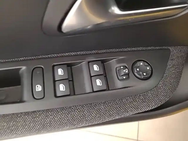 Peugeot 208 puretech 75 s&amp;s bvm5 — photo 27