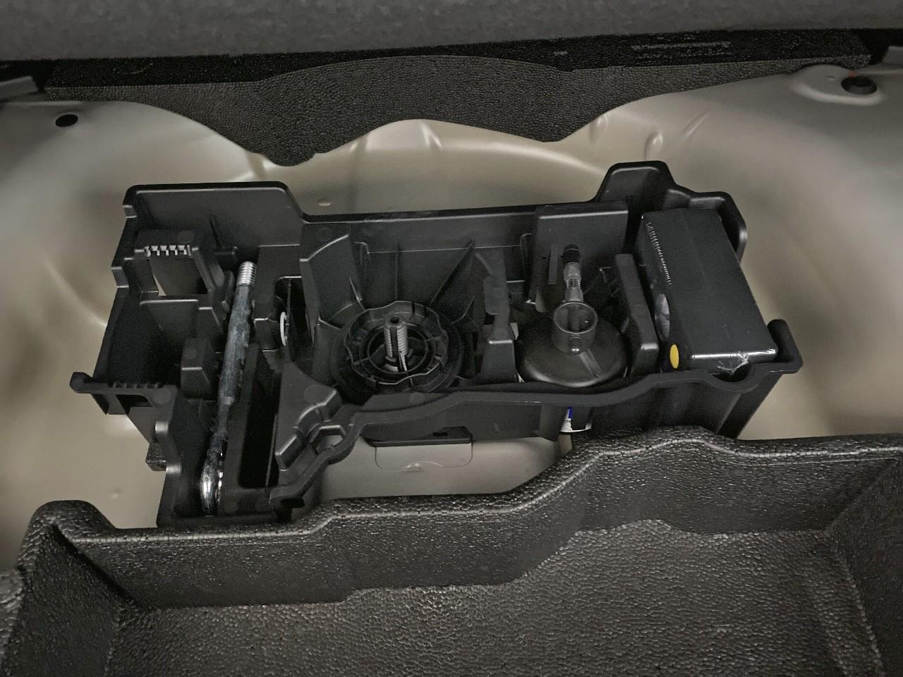 Peugeot 2008 hybrid 145 ch e-dcs6 allure — photo 12