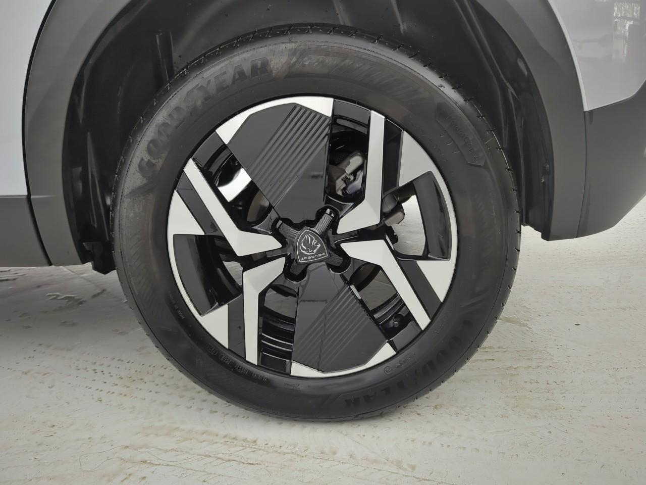 Peugeot 2008 hybrid 145 ch e-dcs6 allure — photo 11