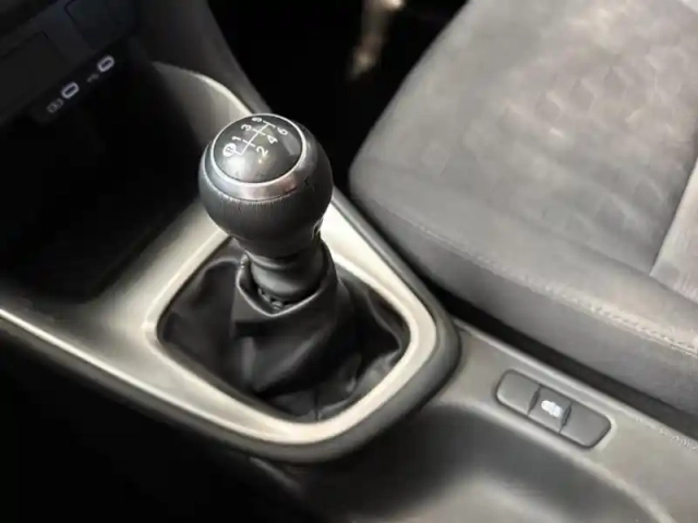 Toyota Yaris 120 vvt-i dynamic business 5p mc24 — photo 12