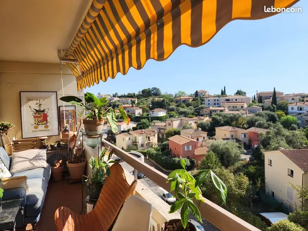 Appartement 2 Pièces au calme avec terrasse, cave et place dans parking fermé privée