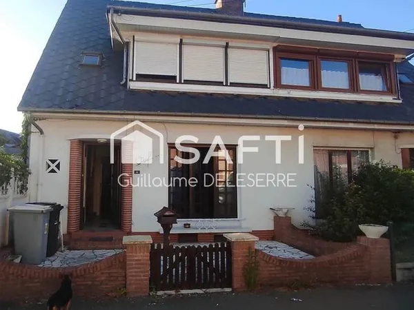 Maison de ville sur Frévent environ 120m² , 4 chambres à l'étage toiture récente. Une belle opportun