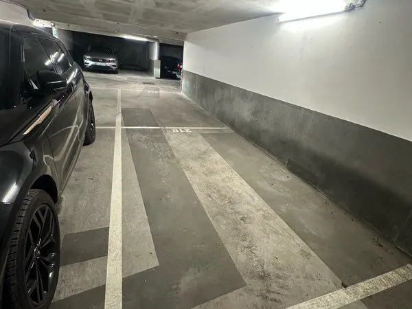Double places parking neuf et sécurisé - idéal véhicules collection