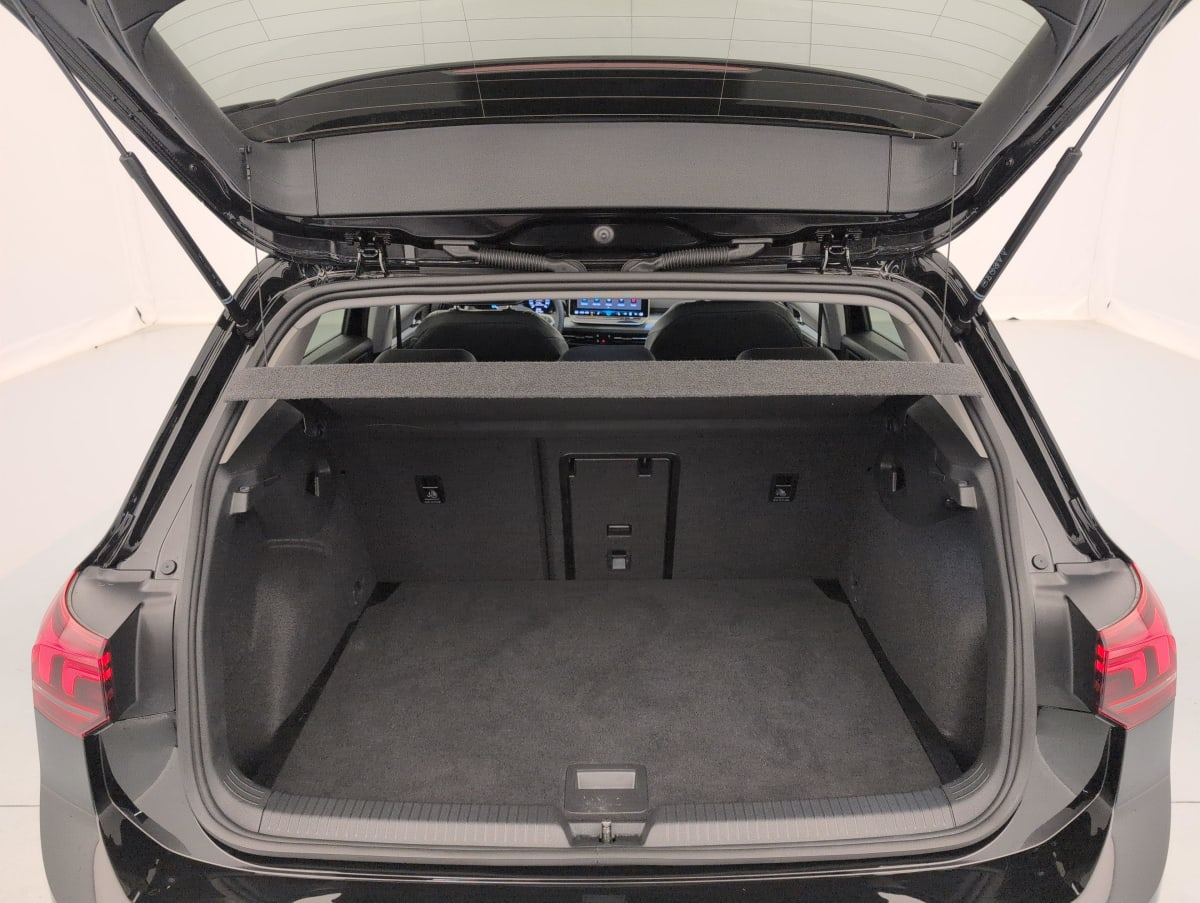 Volkswagen Golf 8 — photo 11
