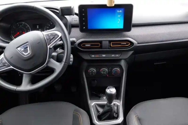 Dacia Sandero tce 90 - 22 — photo 9