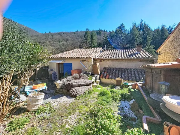 Maison de village avec jardin