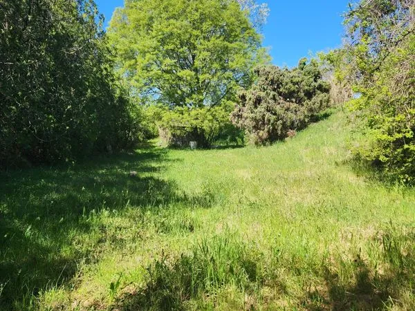 🌿 Construisez votre maison à Lauris : un terrain prêt à accueillir votre projet
