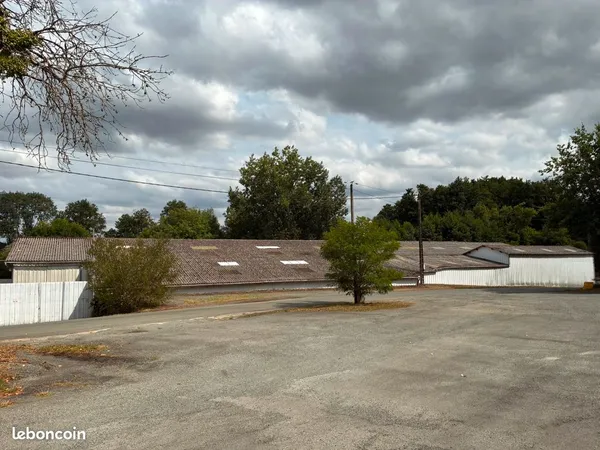 Location Bâtiment 750m2