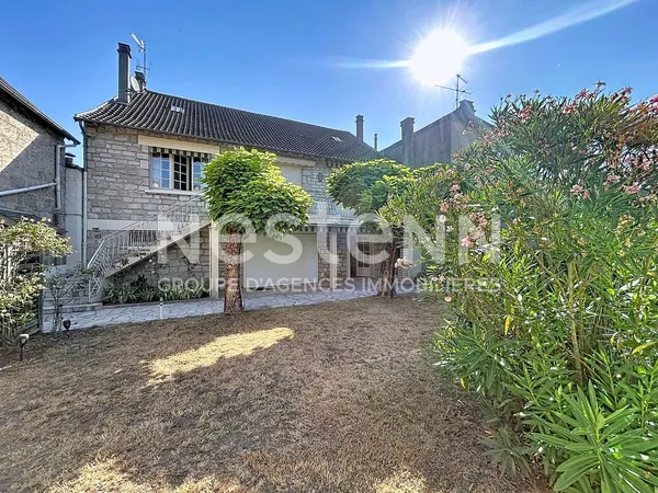 Maison à vendre Brive ancienne caserne - 3 chambre - 2 garages- jardin - dépendance -