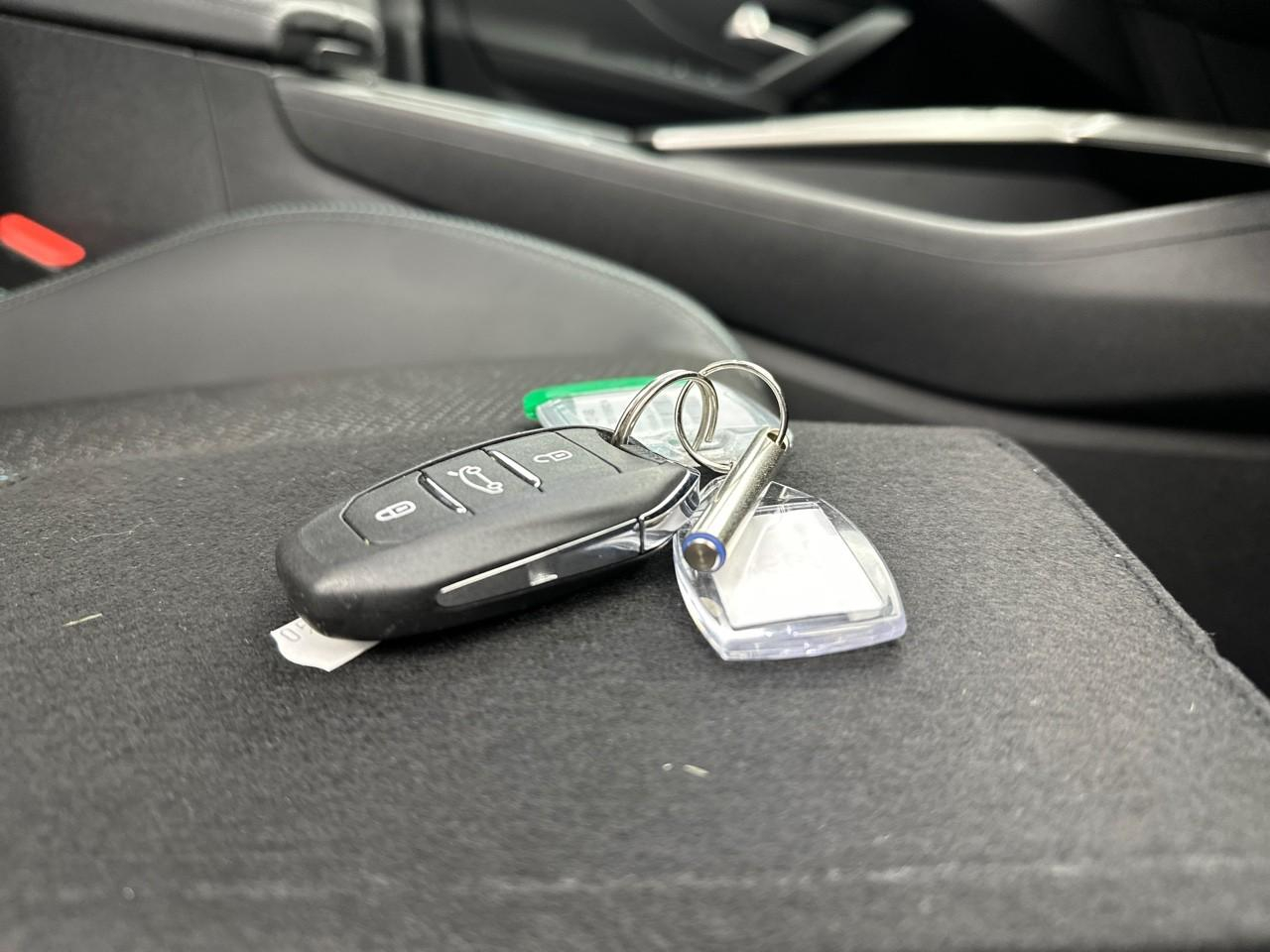 Peugeot 308 hybrid 145 e-dcs6 allure — photo 35