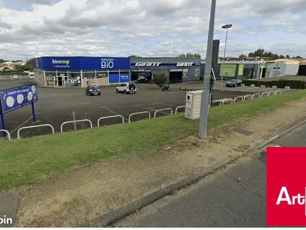 Local commercial 680 m² MONT-DE-MARSAN