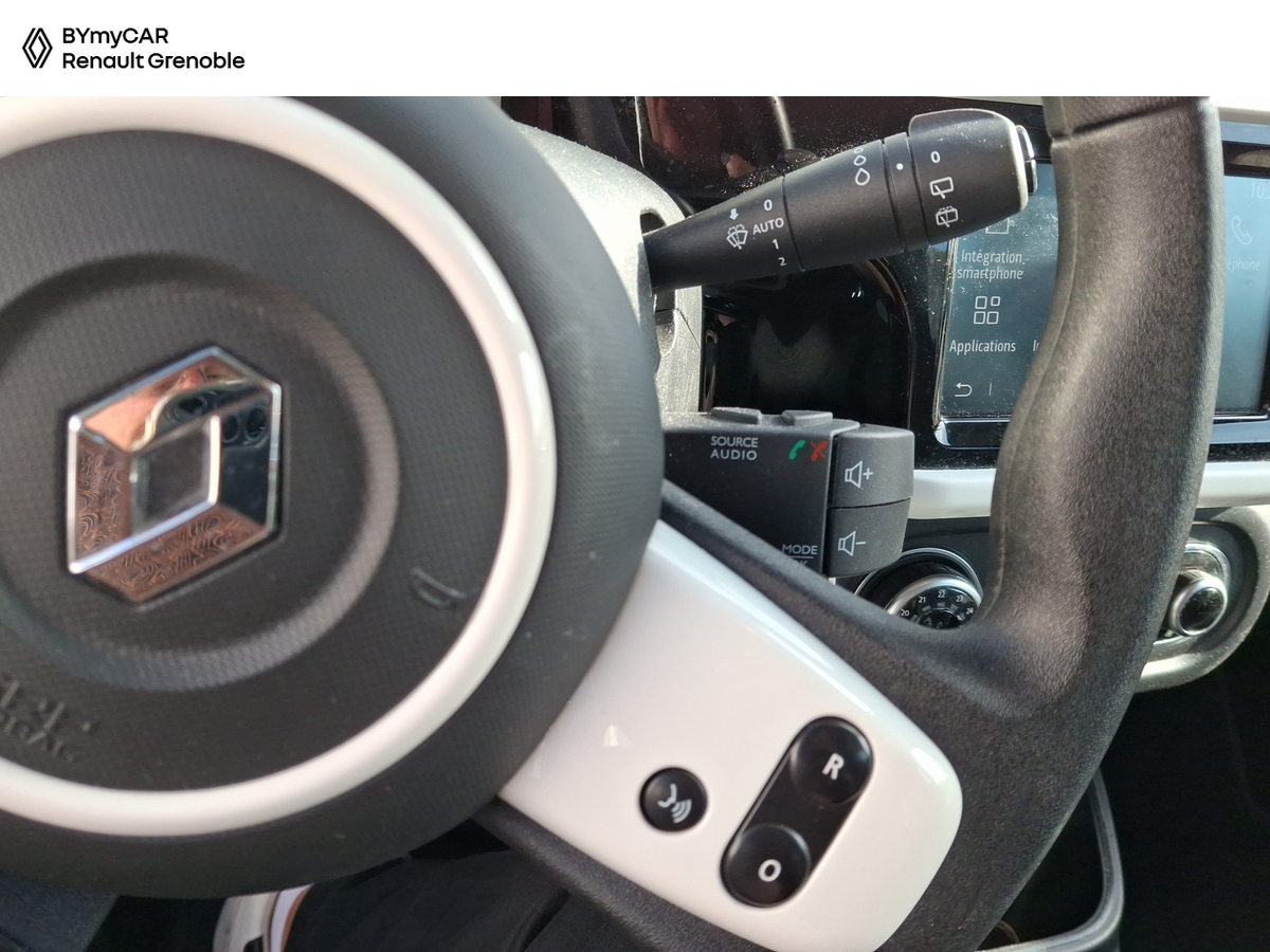 Renault Twingo III SCe 65 — photo 18