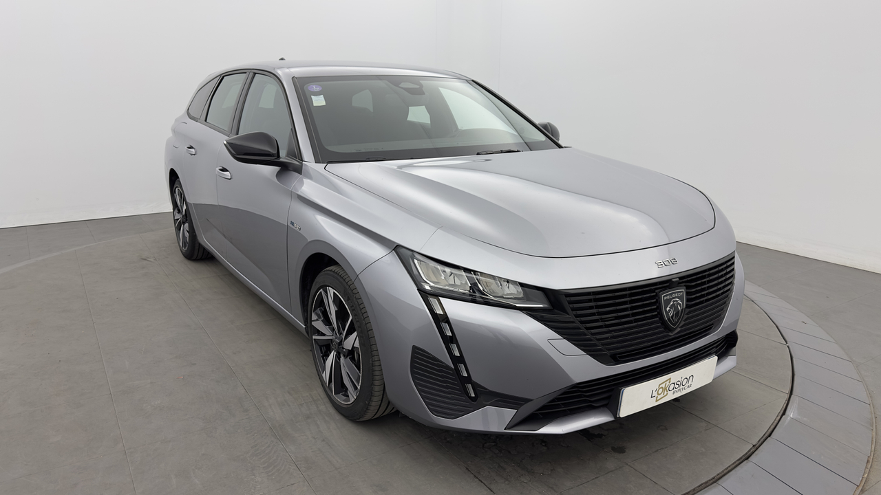 Peugeot 308 SW PHEV 180 e-EAT8 — photo 7