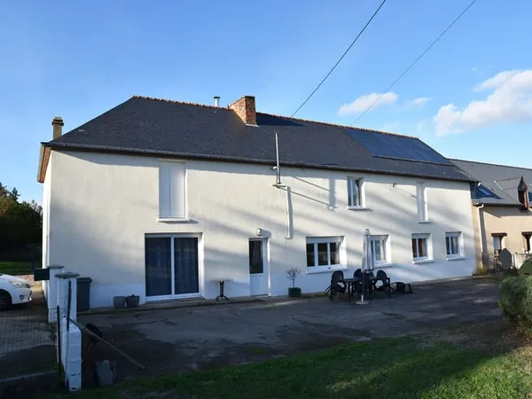 SAINT MAUGAN une maison d'environ 98 m2 en campagne