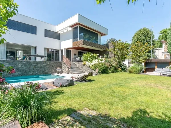 Maison 7 pièces 454 m²