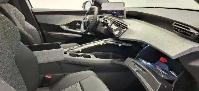 Peugeot 3008 hybrid 145 e-dcs6 — photo 101