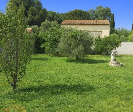 Terrain constructible 393 m²