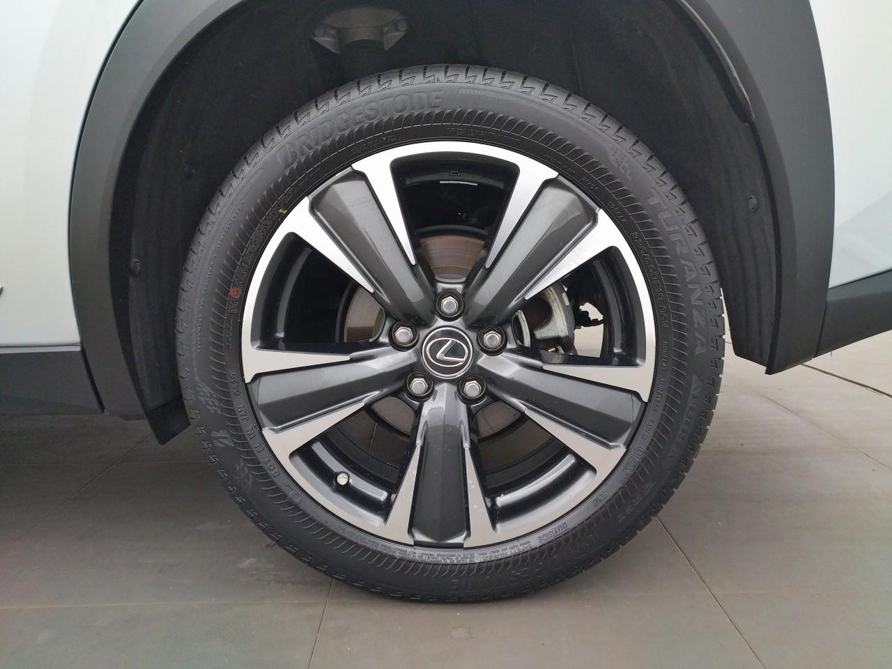 Lexus Ux 250h 2wd f sport — photo 16