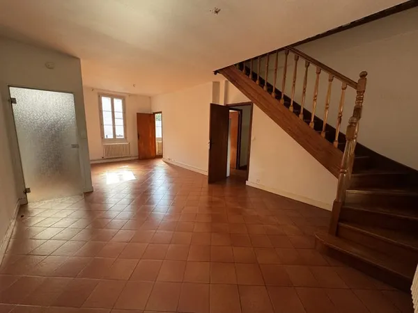 MAISON T3 DUPLEX - RUE RENE VAISSE / COTE PAVEE